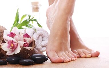 Comment et comment traiter le champignon sur les ongles des jambes