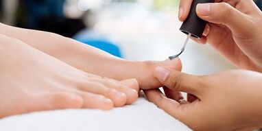 Vernis pour le traitement des champignons à ongles