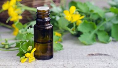 jus de célinine pour le traitement des champignons à ongles